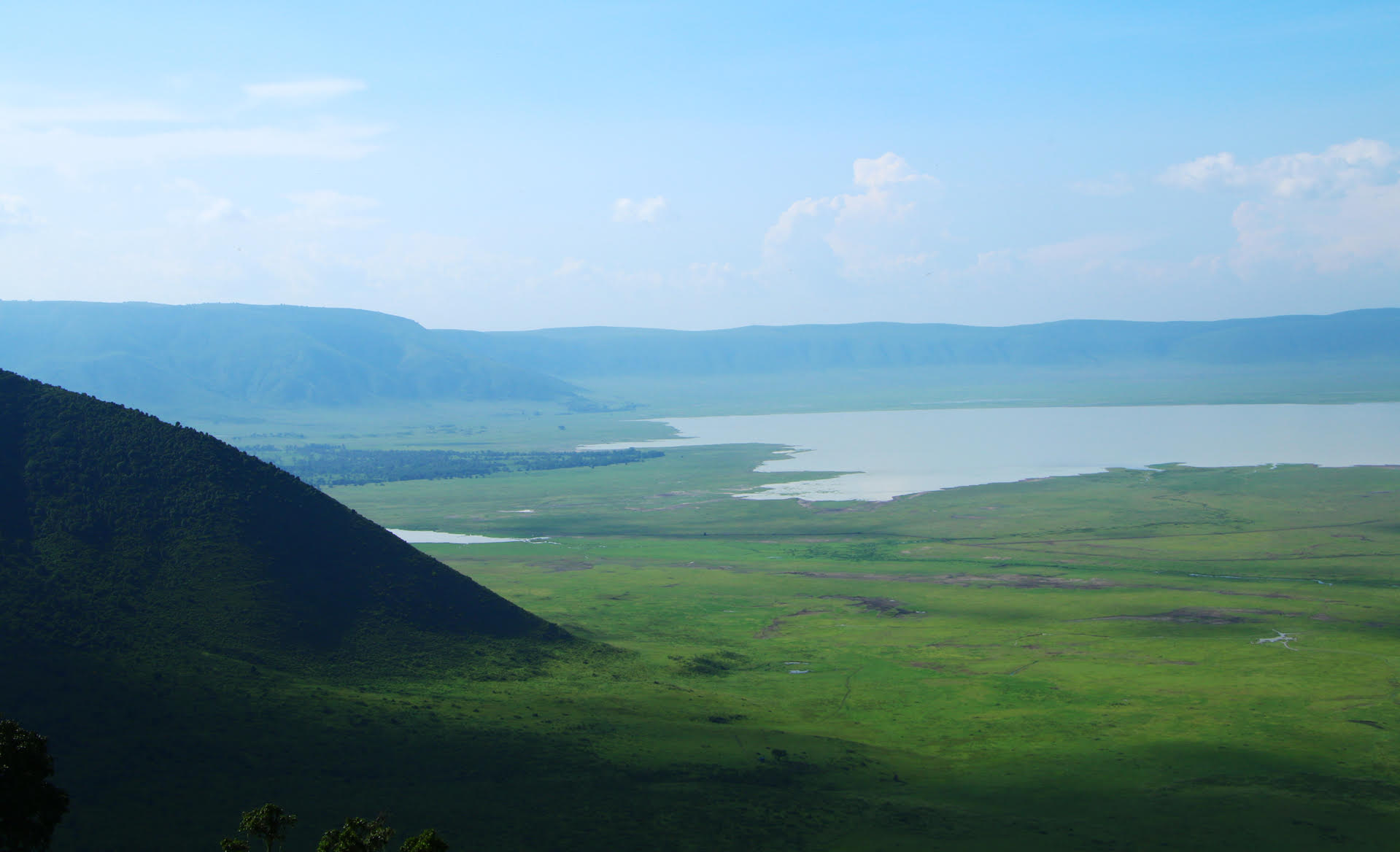 Paesaggio del cratere Ngorongoro durante safari in Tanzania